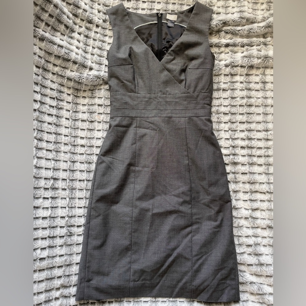 H&M Women's Gray‎ Polyester Cross V-Neck Sleeveless Back Zip Shift Dress